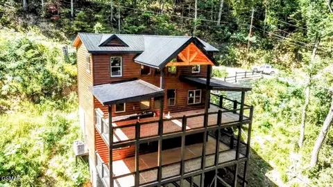 1130 Laddie Buck Ln, Gatlinburg, TN 37738