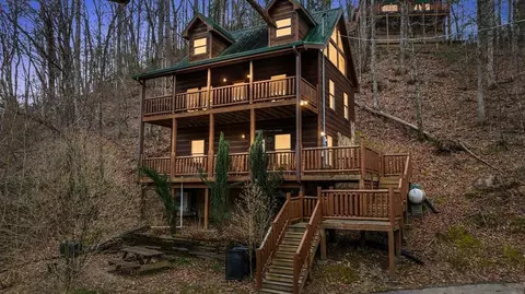 1234 Lakeview Dr, Sevierville, TN 37876