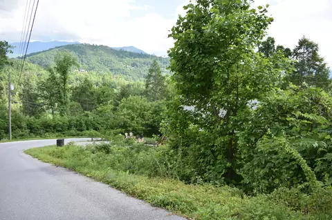 5 Pinnacle Drive Dr, Gatlinburg, TN 37738