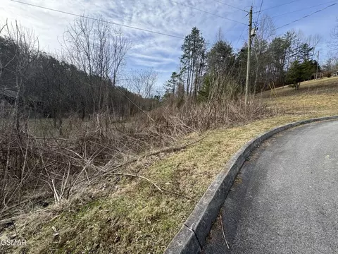 18 Katelyns Ln, Sevierville, TN 37876