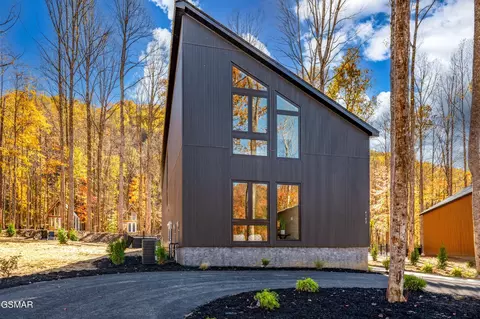 4142 Fontaine Way, Gatlinburg, TN 37738