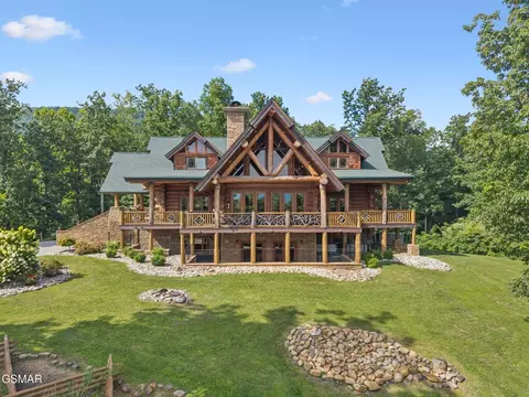 831 Big Bear Ridge Rd, Gatlinburg, TN 37738