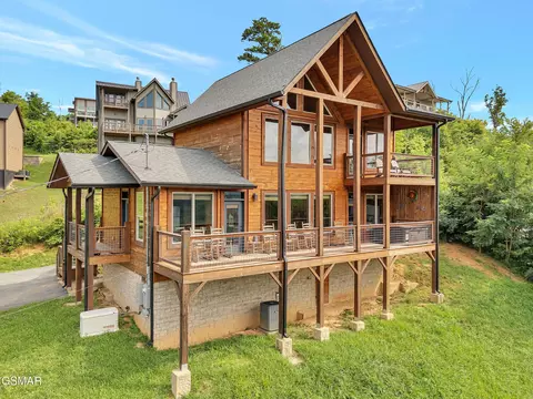 523 Greenbriar Ln, Gatlinburg, TN 37738