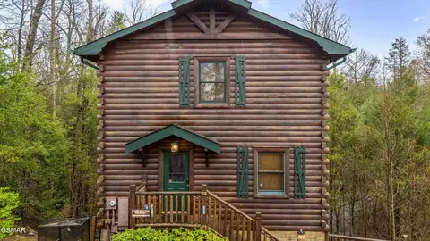 825 Spirit Loop Way, Gatlinburg, TN 37738