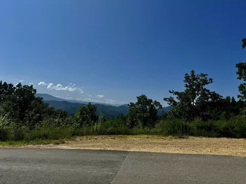 25 Summit Trails Dr, Sevierville, TN 37876