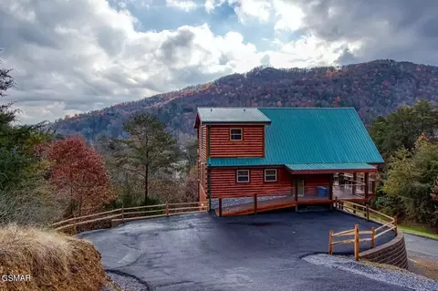 3150 White Falcon Way, Pigeon Forge, TN 37863