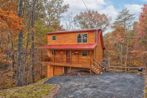 640 Country Oaks Dr, Pigeon Forge, TN 37876