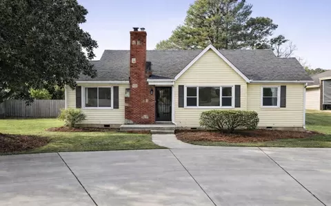 583 N Broad St, Lexington, TN 38351