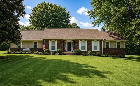 55 Hillcrest Dr, Lexington, TN 38351