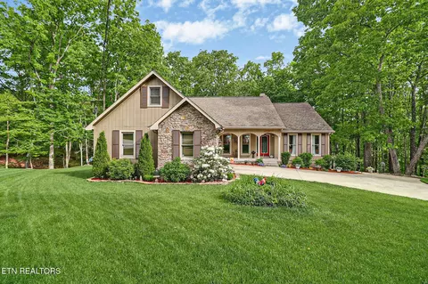 19 Claremont Cir, Crossville, TN 38558