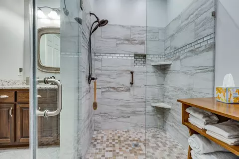 Bath - 105 Andrews Dr, Loretto, TN 38469 photo 4 of 10