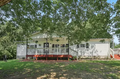 1008 Hopewood Ln, Chapmansboro, TN 37035