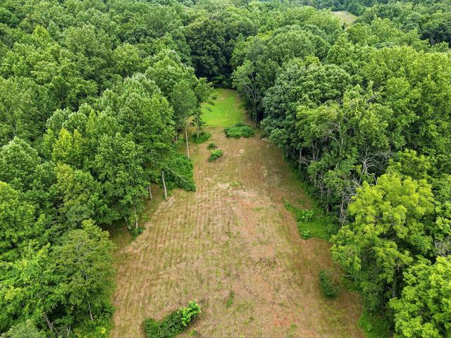 189 Bud Pvt Ln, Cottontown, TN 37048