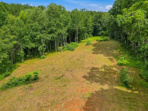 189 Bud Pvt Ln, Cottontown, TN 37048