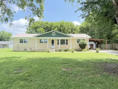 1300 Pleasant Ridge Rd, Huntland, TN 37345