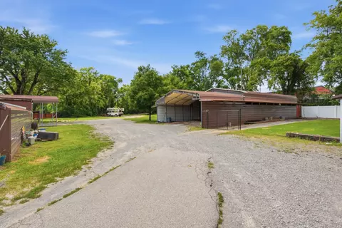 Exterior - 549 E Maple St, Madison, TN 37115 photo 9 of 18