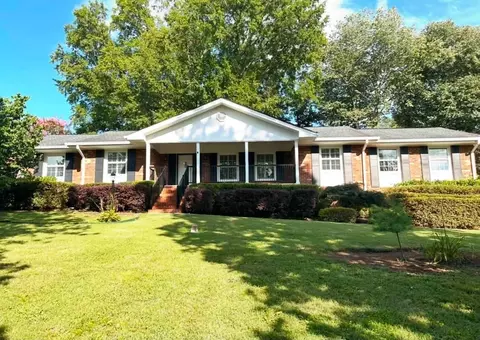 2220 Edgewater Dr NW, Cleveland, TN 37311