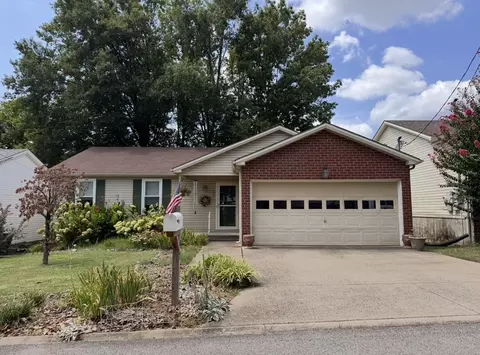 102 River Bend Rd, Hendersonville, TN 37075