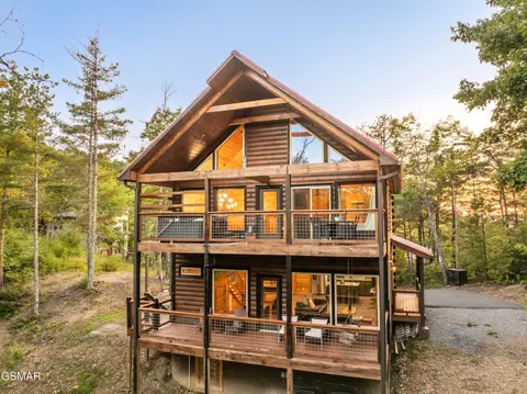 113 Little Round Top Ln, Sevierville, TN 37876