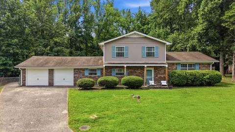 7510 Florence Dr, Hixson, TN 37343