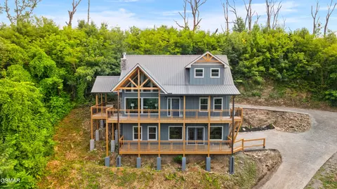 334 Long Hollow Rd, Sevierville, TN 37876