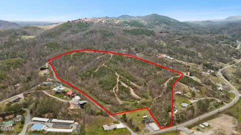 1661 Mitchell Dr, Sevierville, TN 37876