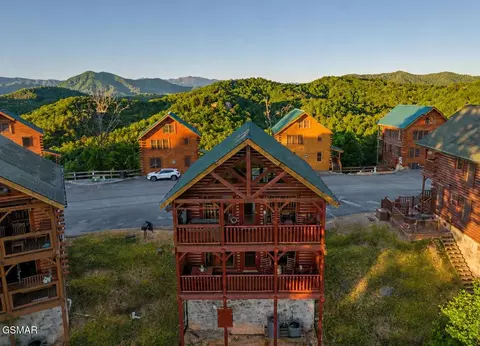 2819 White Oak Ridge Ln, Sevierville, TN 37862