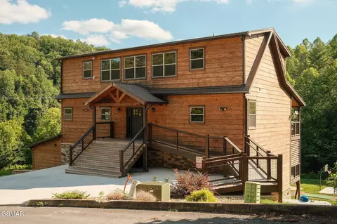 3036 Cloudburst Dr, Sevierville, TN 37862