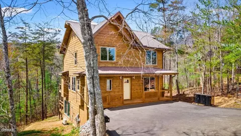 2009 Smoky Cove Rd, Sevierville, TN 37876