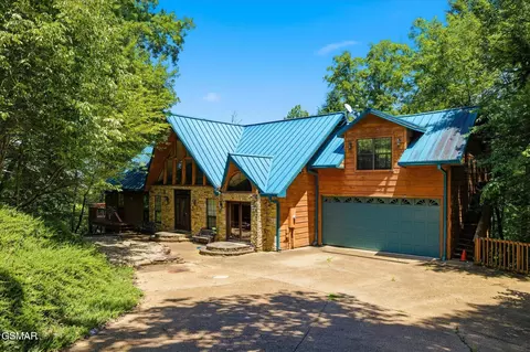 201 Clear Point Ln, Pigeon Forge, TN 37863