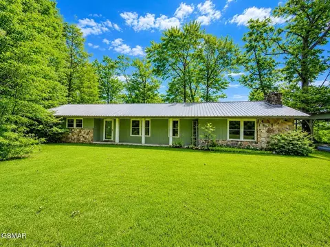 505 Crest Rd, Gatlinburg, TN 37738