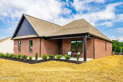 2038 Griffitts Mill Cir, Maryville, TN 37803