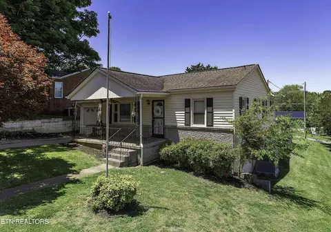 611 W 6th Ave, Lenoir City, TN 37771