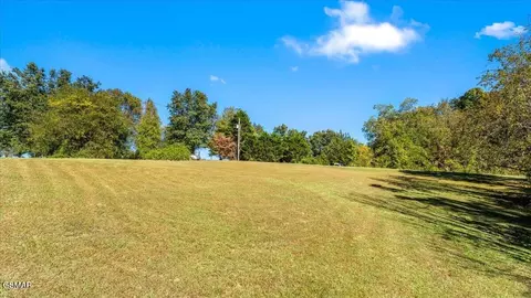 9 Meadowlark Cove Rd, Sevierville, TN 37876