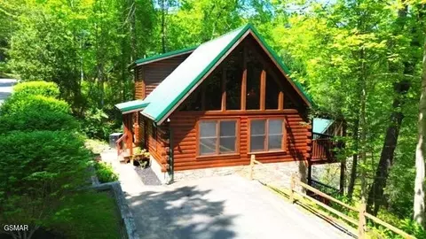 740 Yona Trl, Gatlinburg, TN 37738