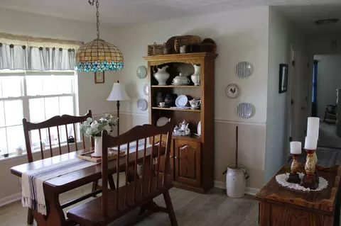 Dining - 1471 Tom Grissom Rd, Morrison, TN 37357 photo 2 of 3