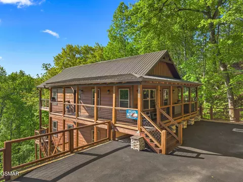 2624 Overholt Trl, Sevierville, TN 37862