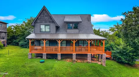 815 Wattle Blossom Dr, Gatlinburg, TN 37738