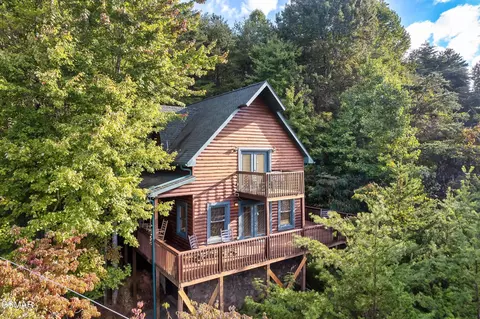 1204 Honeysuckle Ln, Sevierville, TN 37876