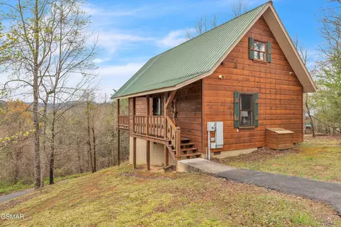 2832 Easy St, Sevierville, TN 37862
