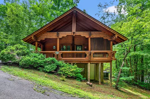 715 Kings Hills Blvd, Pigeon Forge, TN 37863