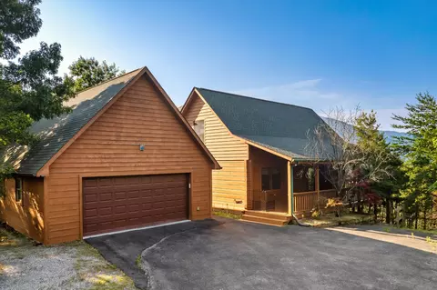 3044 Wears Overlook Ln, Sevierville, TN 37862