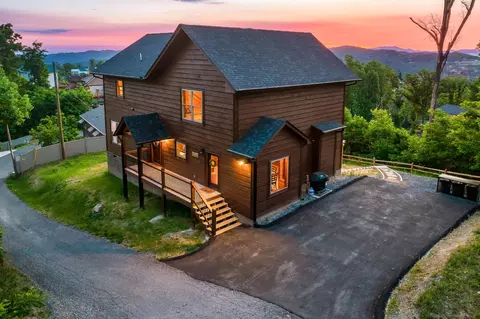 839 Chestnut Dr, Gatlinburg, TN 37738