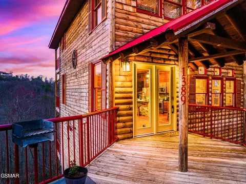 1389 N Baden Dr, Gatlinburg, TN 37738