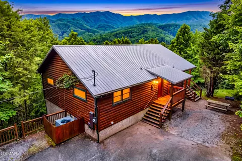 438 Ridgeline Way, Gatlinburg, TN 37738