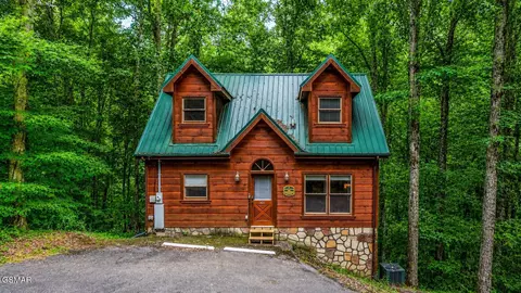 1420 Silver Poplar Ln, Sevierville, TN 37876
