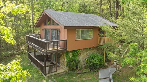 715 Upper Windsor Way, Gatlinburg, TN 37738