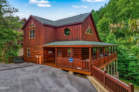 1924 Bear Creek Falls Way, Sevierville, TN 37876
