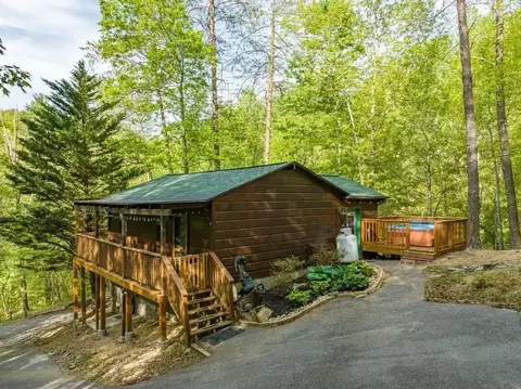 3110 Cove Creek Way, Sevierville, TN 37862