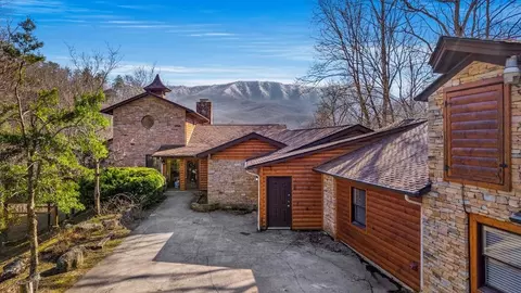 314 Rodeo Dr, Gatlinburg, TN 37738